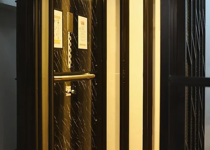 Appartement 3br In China Town, Rare To Find 2 Mins From Mrt Train *