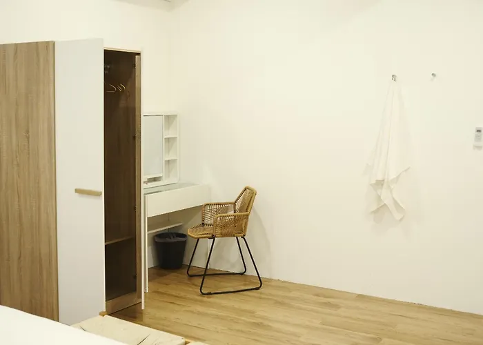 3br In China Town, Rare To Find 2 Mins From Mrt Train Appartement *