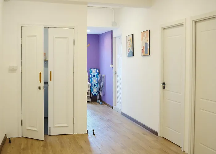 Appartement 3br In China Town, Rare To Find 2 Mins From Mrt Train