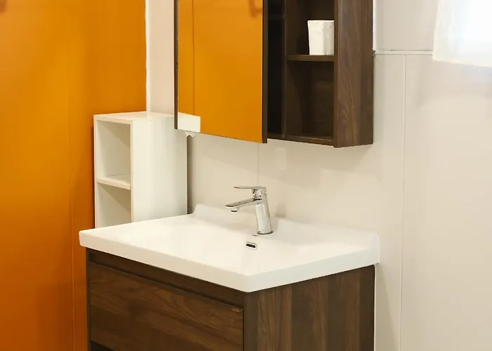 Appartement 3br In China Town, Rare To Find 2 Mins From Mrt Train