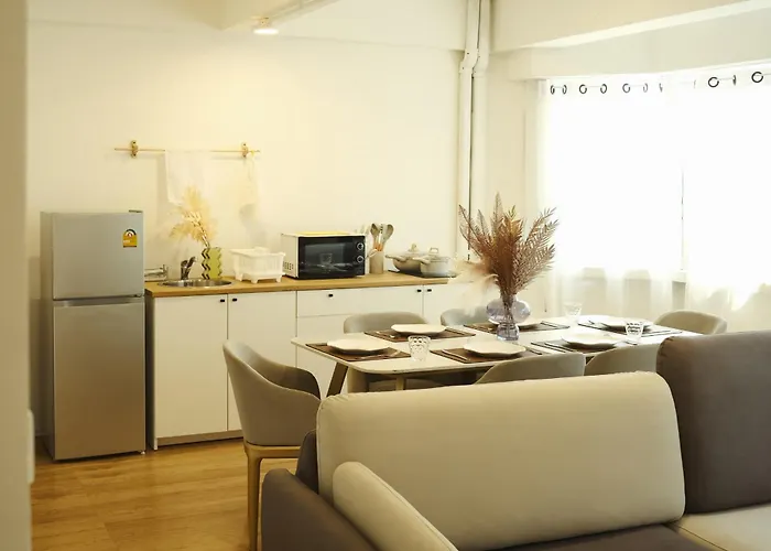 Appartement 3br In China Town, Rare To Find 2 Mins From Mrt Train *